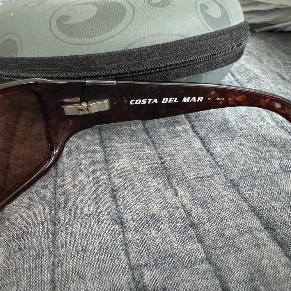 Costa Women's Dark Brown/Tortoiseshell Sunglasses Gatun style - Picture 3 of 4